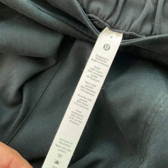 Lululemon Metropolis Maven High Rise Cargo Crop Black‎ size 4 - Picture 6 of 9